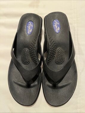 Aspire Black Women's Cushioned Thong Sandals size M/L